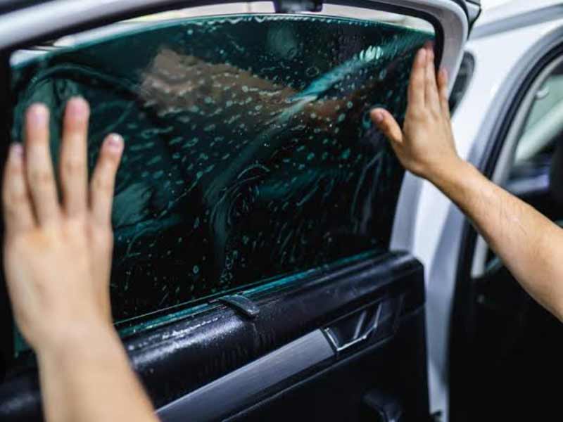 installing vehicle window tints